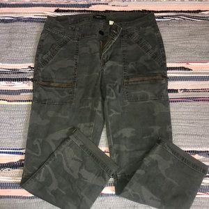 Women’s camo capris